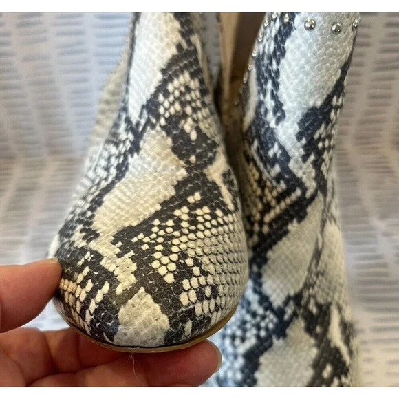 Steve Madden Rockstar Booties Side Cut Out Silver Studs Women’s Size 10 - Picture 6 of 13